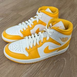 Womens Air Jordan 1 Mid University Gold